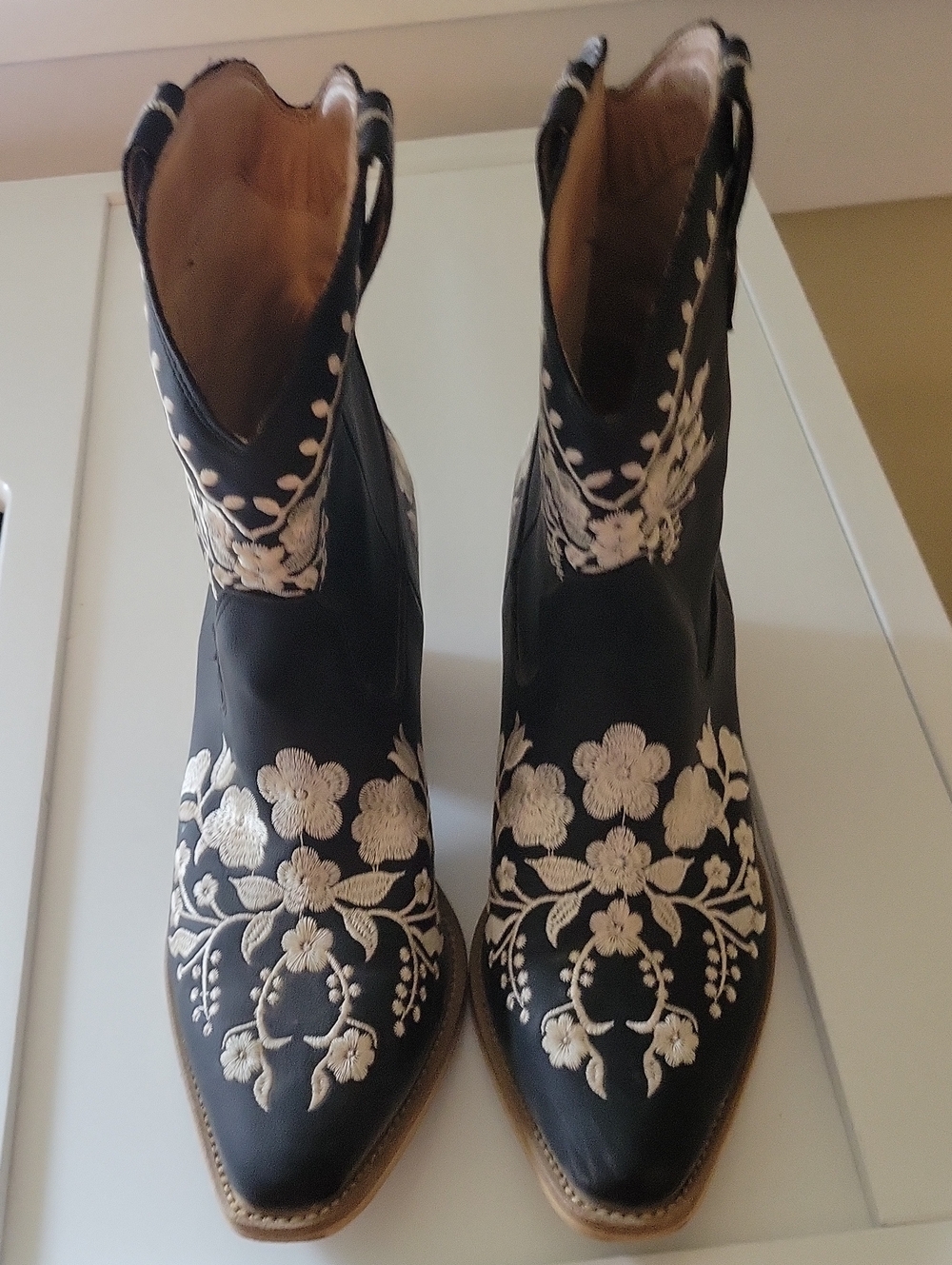 Black Floral Embroidered Women's Western Ankle Boots